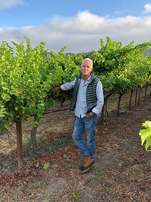 Jonathan Pey in a vineyard - photography thumb